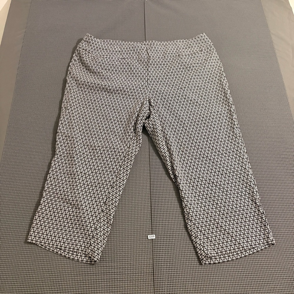 Alfani Woman Black White Geometric Cropped Pull On Pants Size 22W